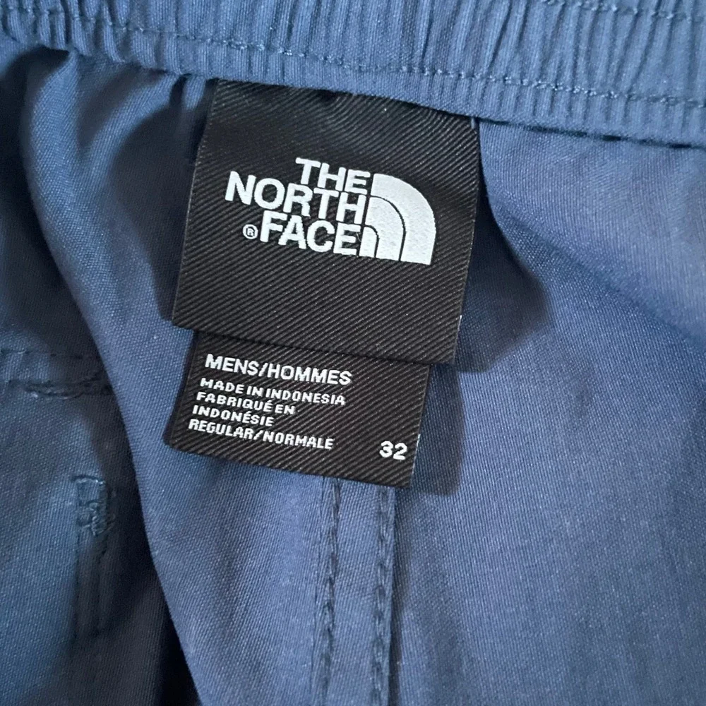 The North Face Mens 32‎ Shorts Blue Outdoor Hiking Casual stretchy Lightweight